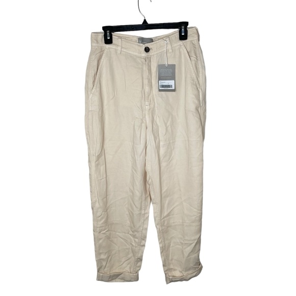 NEW WITH TAGS Everlane The TENCEL Parchment Cream Relaxed Chino in Size 6 - Picture 3 of 8